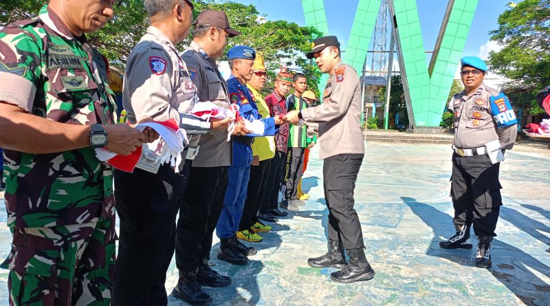 Semarak HUT ke-80 RI, Polres Tanah Bumbu dan Jajaran Polsek Serentak Bagikan 1.000 Bendera Merah Putih