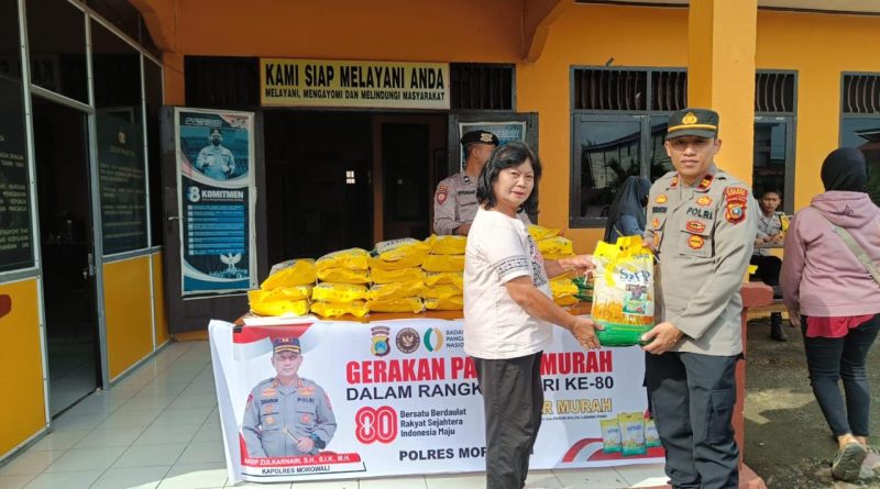 Polres Morowali Bersama  Bulog Cabang Poso  Salurkan  Beras Murah 12 Ton Untuk Masyarakat