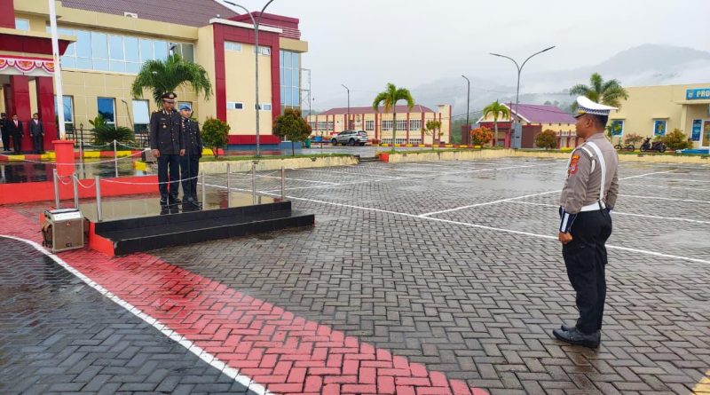 HUT RI Yang Ke -80 Kabag SDM Polres Morowali Bertindak Sebagai Inspektur Upacara