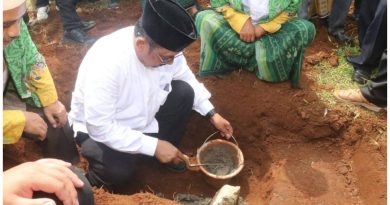 Peletakan Batu Pertama Pembangunan Gedung Pusbangdai Cikembar, Oleh Bupati Sukabumi.