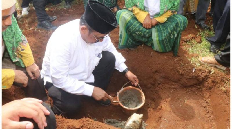 Peletakan Batu Pertama Pembangunan Gedung Pusbangdai Cikembar, Oleh Bupati Sukabumi.