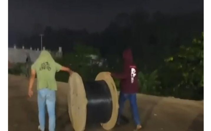 Berbekal Tongkat Besi Dan Busur Puluhan Orang Lakukan Aksi Anarkis  Dan Penjarahan Aset PT IMIP