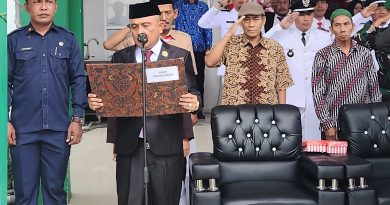 Ketua BK DPRD Tanah Bumbu Abdul Rahim Bacakan Proklamasi dengan Suara Lantang di HUT RI ke-80 Tanah Bumbu