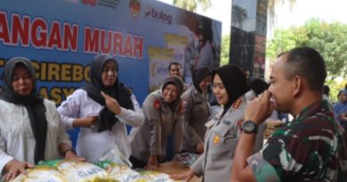 Warga Serbu Gerakan Pangan Murah Polresta Cirebon