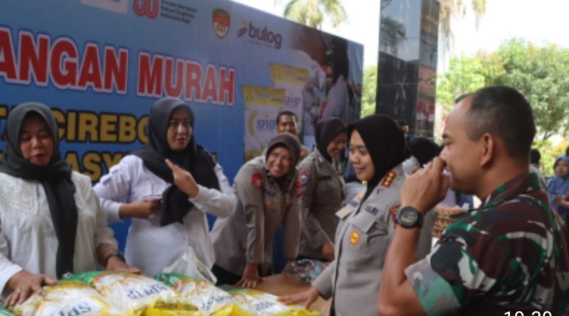 Warga Serbu Gerakan Pangan Murah Polresta Cirebon