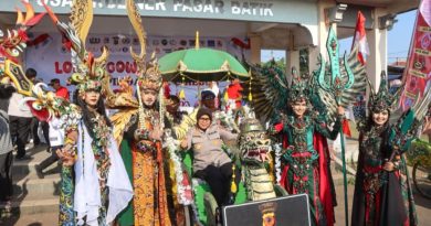 Forkopimda Plus Kabupaten Cirebon Meriahkan HUT RI ke-80 dengan Lomba Goes Becak Hias di Kawasan Batik Trusmi