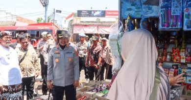 Forkopimda Kabupaten Cirebon Tinjau dan Sosialisasikan Relokasi Pedagang Pasar Jungjang ke Pasar Darurat Baru