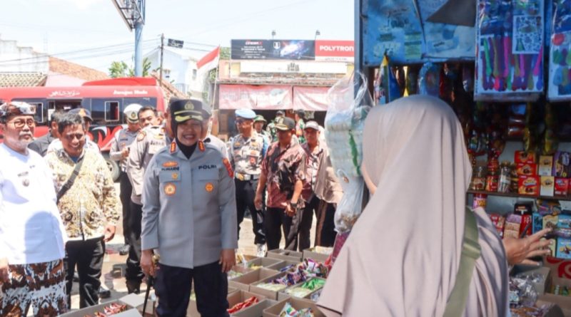 Forkopimda Kabupaten Cirebon Tinjau dan Sosialisasikan Relokasi Pedagang Pasar Jungjang ke Pasar Darurat Baru