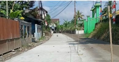 Dinas PU Kabupaten Sukabumi Betonisasi Jalan Benda-Duren Gede Di Kuta Jaya Cicurug
