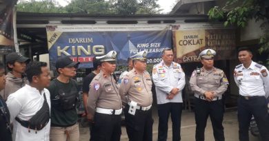 setelah di grudug masyarakat Polantas dan Dishub Turun Langsung ke Jalan Untuk Mentertibkan Lalu Lintas Angkutan Tambang