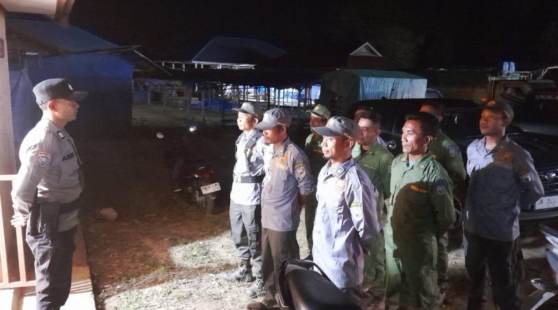 Bhabinkamtibmas Bersama Pemerintah Desa  Lafeu  Aktifkan  Siskamling