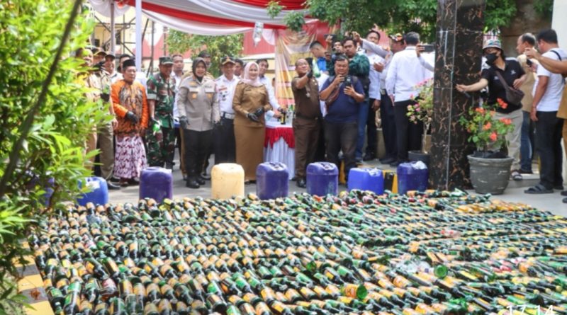 Polresta Cirebon Musnahkan Miras Berbagai Merek dan Knalpot Tidak Sesuai Spesifikasi Teknis