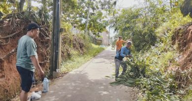 Warga  Kp. Lumpang Gelar Gotong Royong Bersihkan Lingkungan
