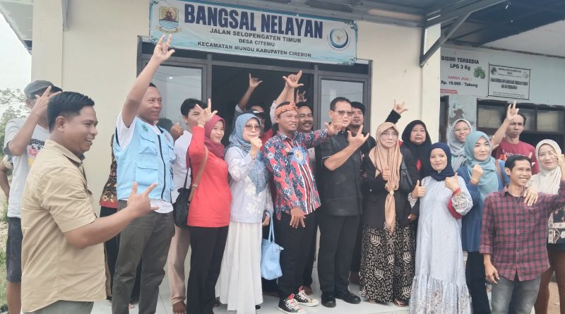 DPR RI Prof. Dr. Ir. Rokhmin Dahuri Reses di Desa Citemu Tanggapi Keluhan Nelayan