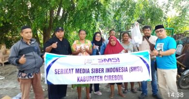 Jumat Berkah SMSI Kabupaten Cirebon Berbagi Makanan untuk Petugas Kebersihan dan Warga Kurang Mampu