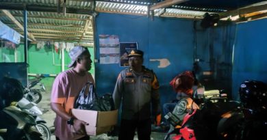 Polsek Ternate Utara melakukan patroli malam sekaligus rajia minuman keras dan menemukan puluhan kantong miras.