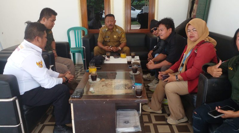 Pengurus Akpersi DPC Kabupaten Bogor di Sambut Hangat Oleh Ketua DPK Kecamatan Rumpin, H. Madharun.