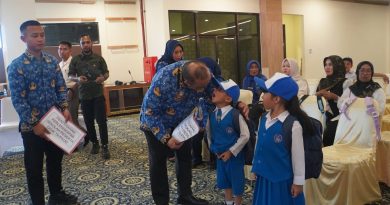 Pemkab Kotabaru Salurkan Bantuan Perlengkapan Sekolah untuk PAUD, SD, dan SMP