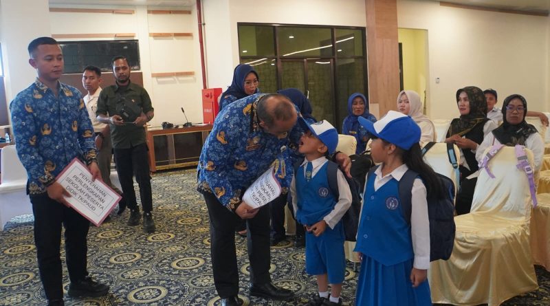 Pemkab Kotabaru Salurkan Bantuan Perlengkapan Sekolah untuk PAUD, SD, dan SMP