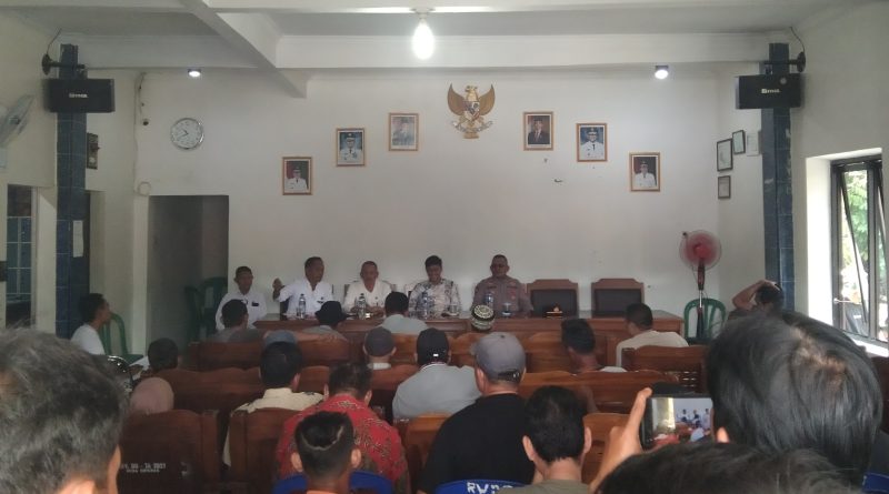 Audensi Warga Desa Cipanas Cirebon Belum Dapat Tanggapan Memuaskan
