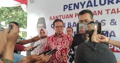 Penyaluran Bantuan Pangan 2025: 422 Paket Beras dan Minyak Goreng untuk Warga Rawan Sosial di Kelurahan Larangan