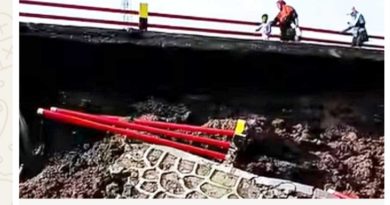 Baru Tiga Bulan Diresmikan Jembatan Gantung Hancur