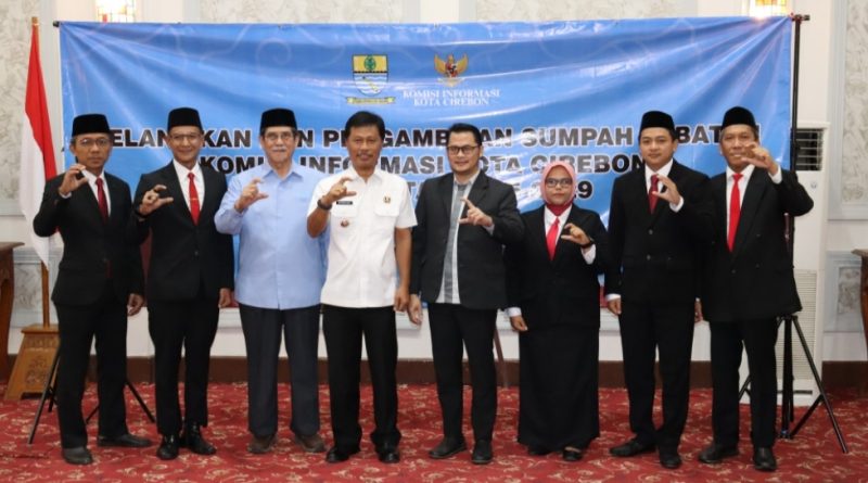 Komisioner KI Dilantik, Pemkot Cirebon Perkuat Tata Kelola Informasi Pertahankan Predikat Kota Informatif Komisioner KI Dilantik, Pemkot Cirebon Perkuat Tata Kelola Informasi Pertahankan Predikat Kota Informatif