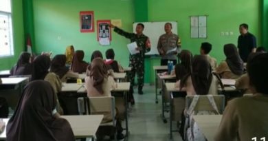Babinsa Kelurahan Sukapura Berikan Materi Wawasan Kebangsaan serta Dampak Pergaulan Bebas di MTsN 1 Kota Cirebon