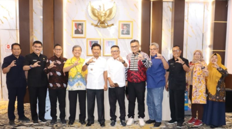 Wali Kota Cirebon Optimistis Peta Jalur Komunikasi Kawasan Rebana Perkuat Pertumbuhan Ekonomi Wali Kota Cirebon Optimistis Peta Jalur Komunikasi Kawasan Rebana Perkuat Pertumbuhan Ekonomi