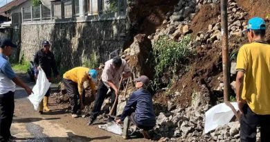 UPTD PU Sukabumi Tangani Longsor TPT Di Ruas Jalan Cibereum-Goalpara