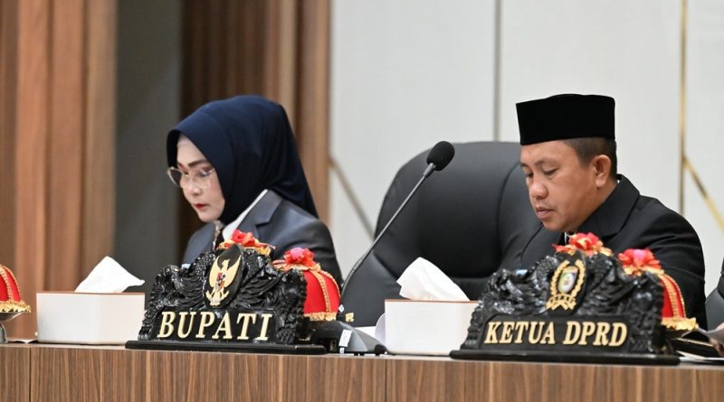 Bupati Bersama Wakil Bupati Morowali Hadiri Rapat Paripurna Bupati Bersama Wakil Bupati Morowali Hadiri Rapat Paripurna