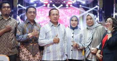 Tenun IKZARA Resmi Diluncurkan Di Antara Gemerlap Cahaya, Semarakkan HUT ke-26 Kabupaten Morowali