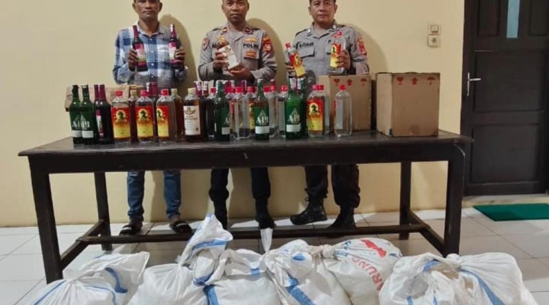 Ratusan Miras Di Bungku Pesisir Di Amankan Polsek Bungku Selatan Ratusan Miras Di Bungku Pesisir Di Amankan Polsek Bungku Selatan