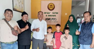 Komitmen SMSI Kab. Cirebon dan Jurnalis GCM “Terus Berbagi Jumat Berkah Ke Anak Yatim dan Dhuafa