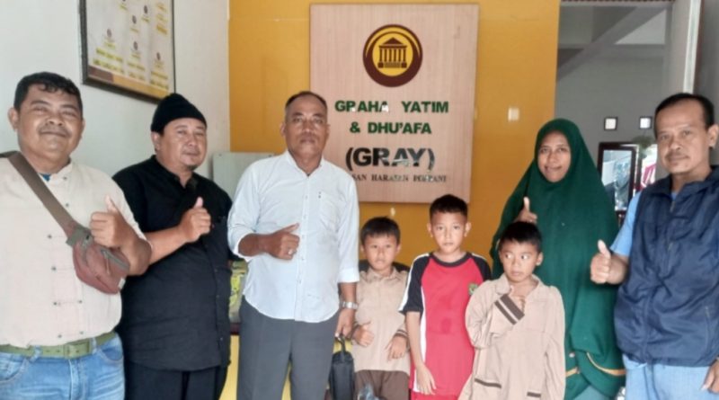 Komitmen SMSI Kab. Cirebon dan Jurnalis GCM “Terus Berbagi Jumat Berkah Ke Anak Yatim dan Dhuafa Komitmen SMSI Kab. Cirebon dan Jurnalis GCM “Terus Berbagi Jumat Berkah Ke Anak Yatim dan Dhuafa