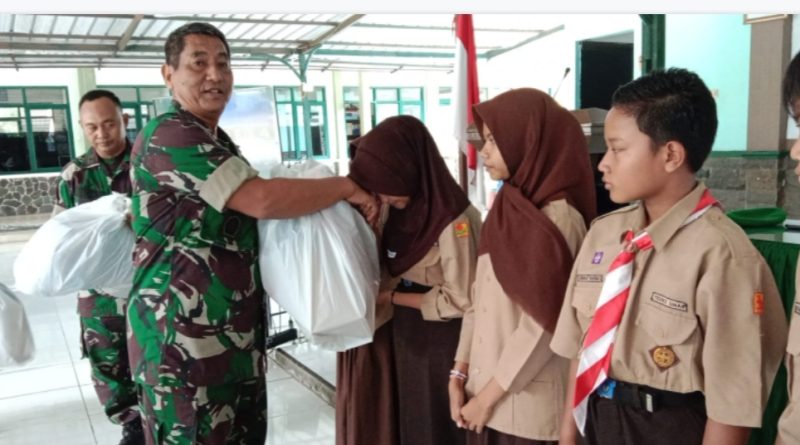Kodim 0614/Kota Cirebon Salurkan Bantuan Pendidikan Kepada Pelajar Wilayah Kota Cirebon Kodim 0614/Kota Cirebon Salurkan Bantuan Pendidikan Kepada Pelajar Wilayah Kota Cirebon