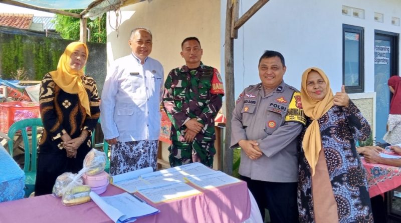 Pantau Kesehatan Balita dan Lansia, Babinsa Kesambi Dampingi Kegiatan Posyandu dan Posbindu